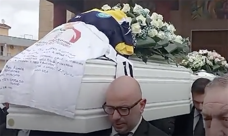 La musica di Ramazzotti ai funerali di mamma e figlio - IL VIDEO SHOCK DELL'INCIDENTE