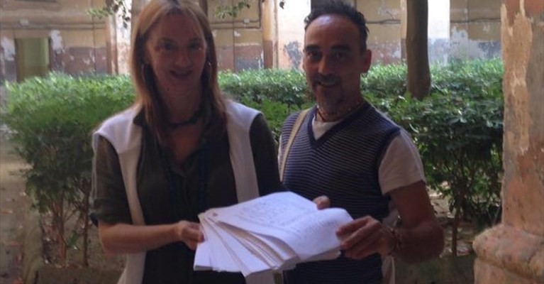 Maria Pasanisi e Sebastiano Polimeno con la petizione presentata al sindaco