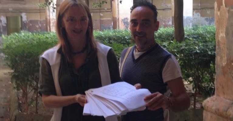 Maria Pasanisi e Sebastiano Polimeno con la petizione presentata al sindaco Maria Pasanisi e Sebastiano Polimeno con la petizione presentata al sindaco