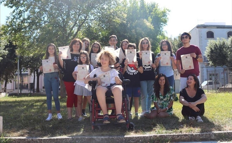 Foto di gruppo dei giovani attori della Scenic Academy