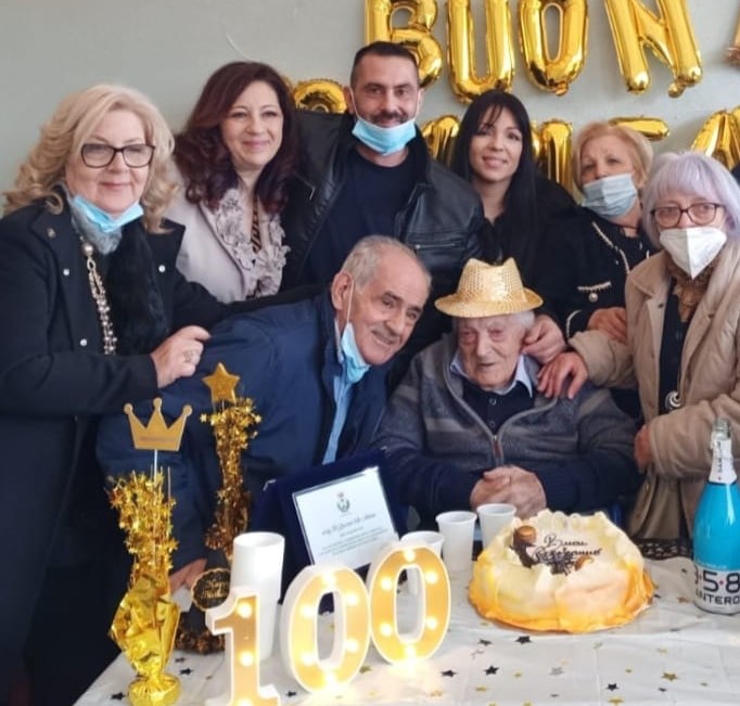 I 100 anni del guerriero che riunisce quattro generazioni