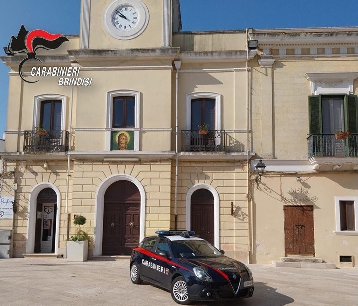 Diciassettenne accoltellata alla pancia da un 52enne 