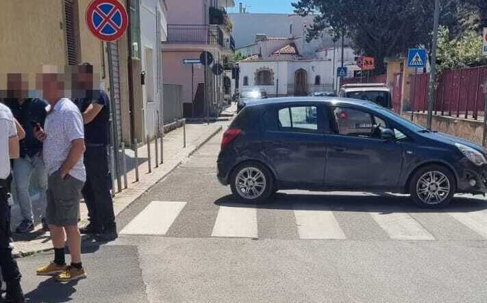 Auto pirata prende in pieno utilitaria, mamma e due figlie minori in ospedale  