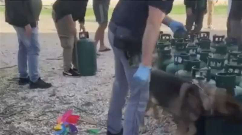 Il video del Pastore antidroga che scopre il nascondiglio della sostanza stupefacente