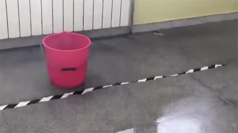 Uno dei secchi in classe Uno dei secchi in classe