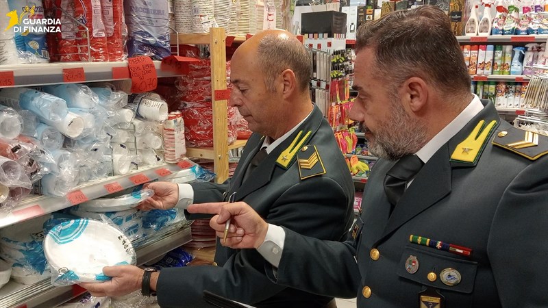 Marchi contraffatti e prodotti pericolosi, sequestri a Manduria, Avetrana ed altri comuni