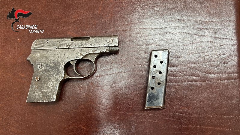 La pistola sequestrata La pistola sequestrata