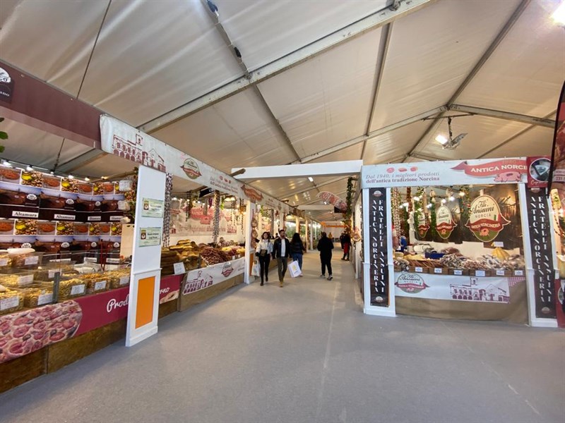 Il padiglione d'ingresso della Pessima Fiera Il padiglione d'ingresso della Pessima Fiera