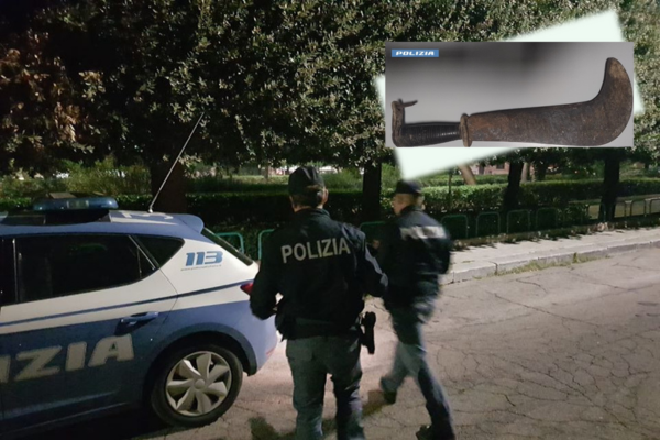 Nel riquadro al roncola sequestrata Nel riquadro al roncola sequestrata