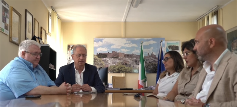L'incontro con il sindaco L'incontro con il sindaco