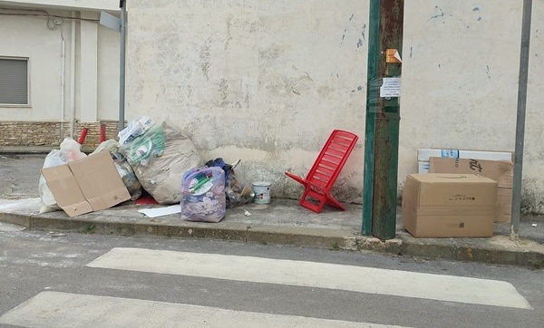 Rifiuti abbandonati Rifiuti abbandonati