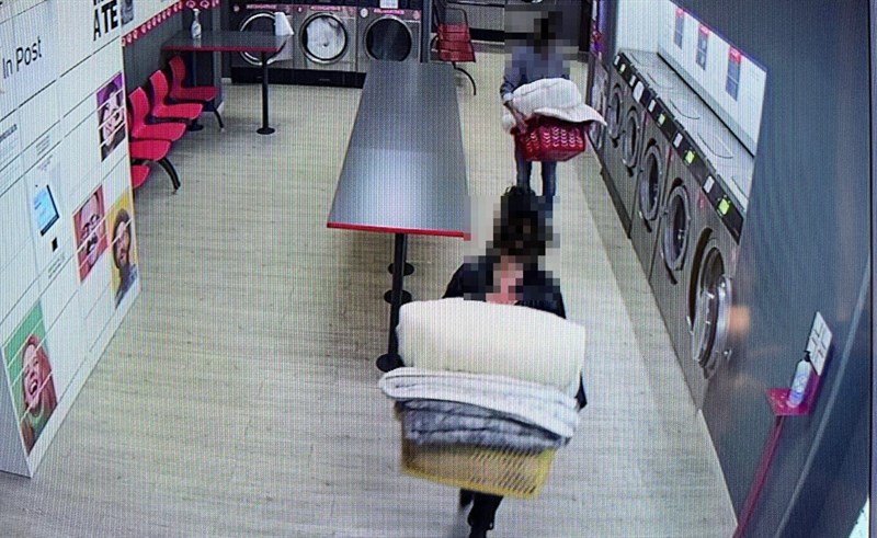Ladri di ceste del bucato, la lavanderia pubblica le foto