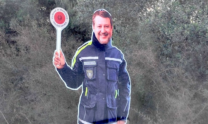 Salvini "vigile" Salvini "vigile"