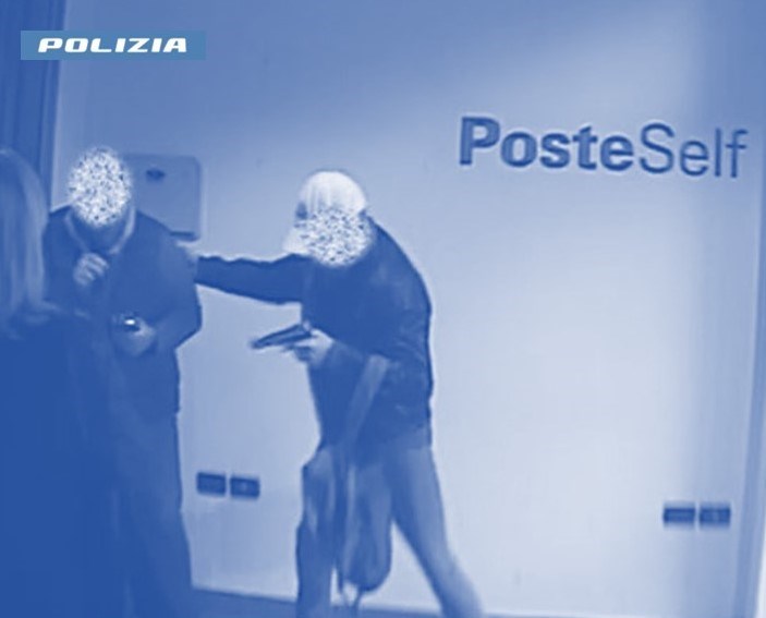 Rapina a mano armata alle Poste, due arresti della Polizia 