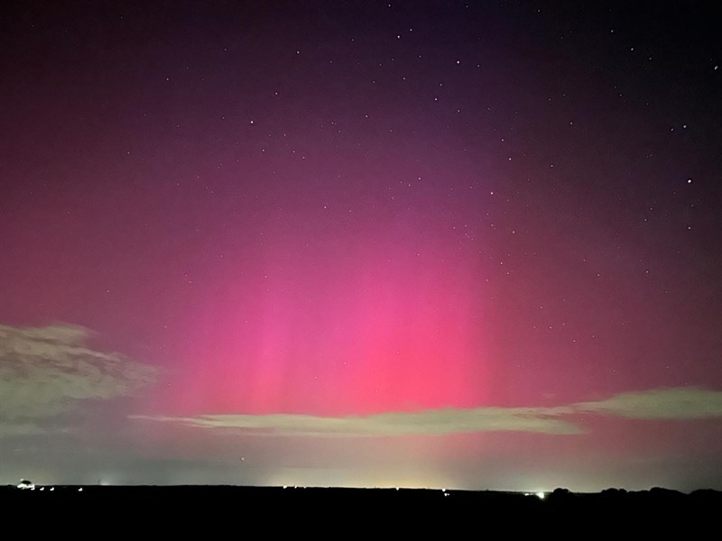 Spettacolare aurora boreale nelle marine di Manduria, maggio 2024