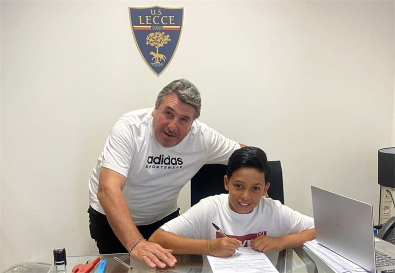La firma con il Lecce