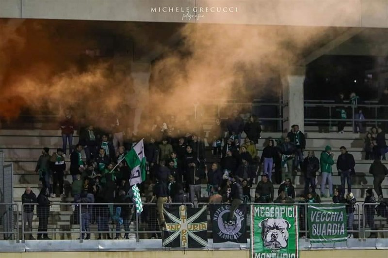 Gli ultras biancoverdi Gli ultras biancoverdi