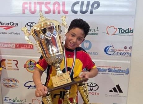 Il giovanissimo Oscar campione con il Lecce Futsal
