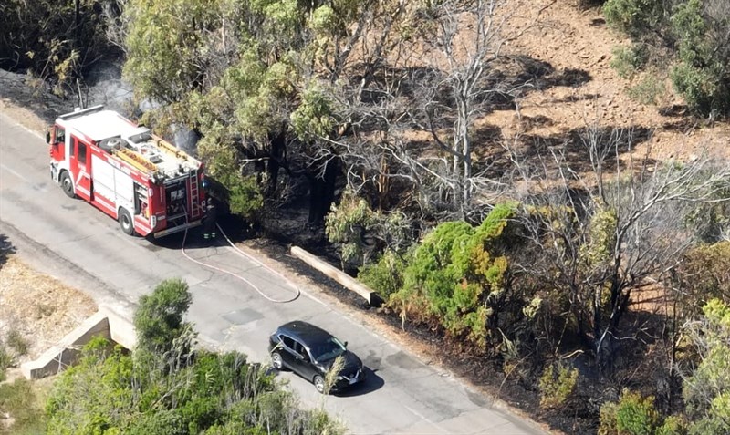 Incendio sfiora l'area protetta della Salina di Torre Colimena