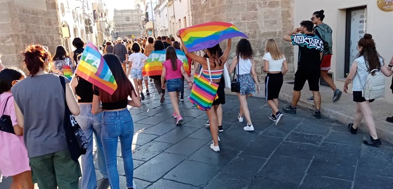 Il corteo arcobaleno Il corteo arcobaleno