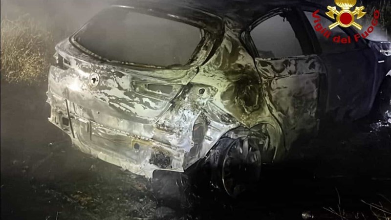 Auto rubata a Manduria, bruciata a Nardò