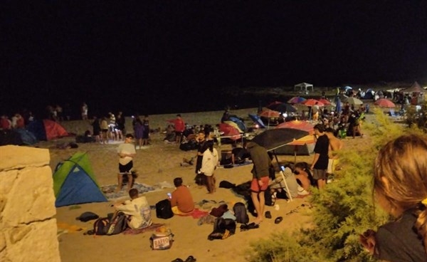 Una spiaggia la notte di ferragosto Una spiaggia la notte di ferragosto