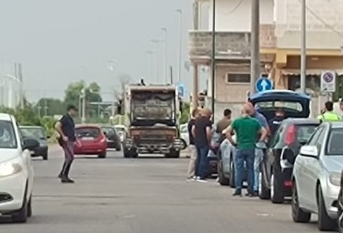 Infortunio sul lavoro, netturbino travolto e ucciso da una moto a Manduria