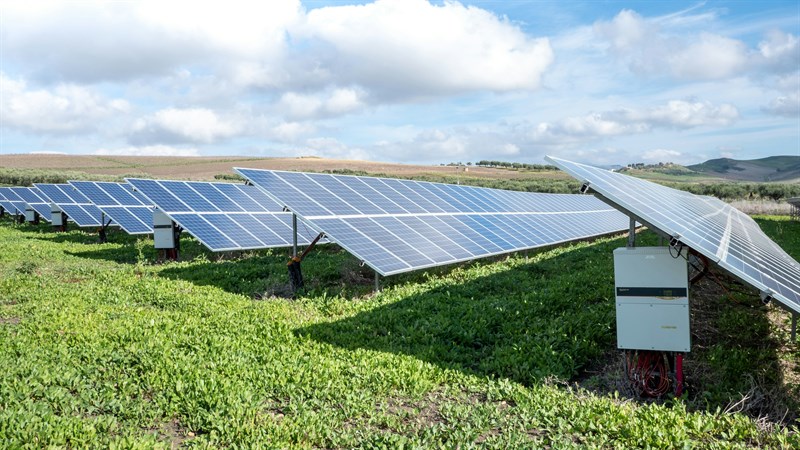Grandi superfici e fotovoltaico: come valorizzare capannoni, tetti industriali e spazi inutilizzati
