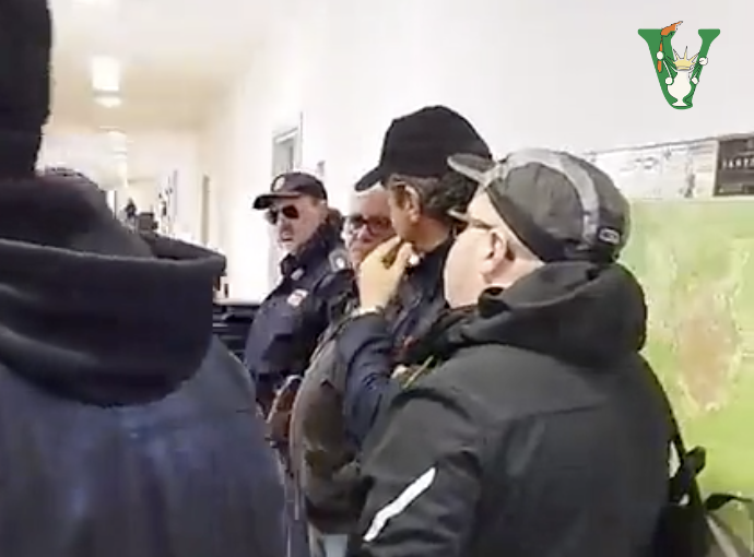 Bloccati all'ingresso Bloccati all'ingresso