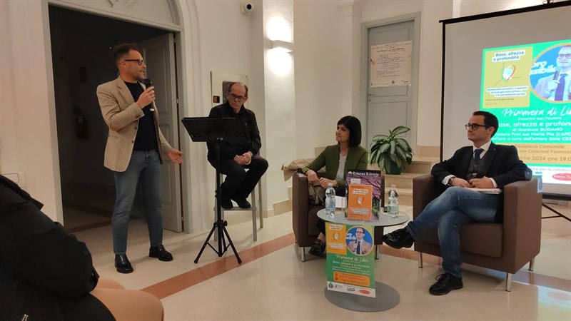 Assessore Tieni, primo a sinistra Assessore Tieni, primo a sinistra