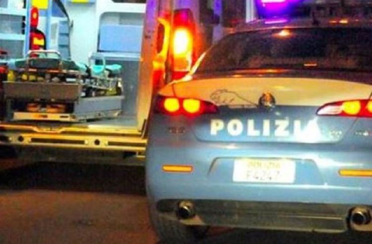 Ambulanza e polizia (Archivio) Ambulanza e polizia (Archivio)
