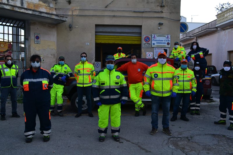La Prociv davanti la sede dello sfratto La Prociv davanti la sede dello sfratto
