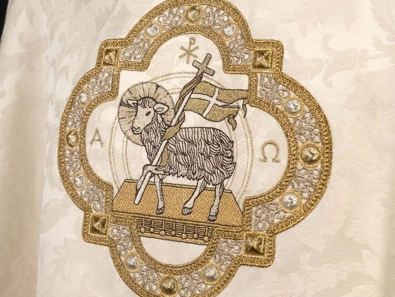 Borse e veli liturgici: protezione e decorazione
