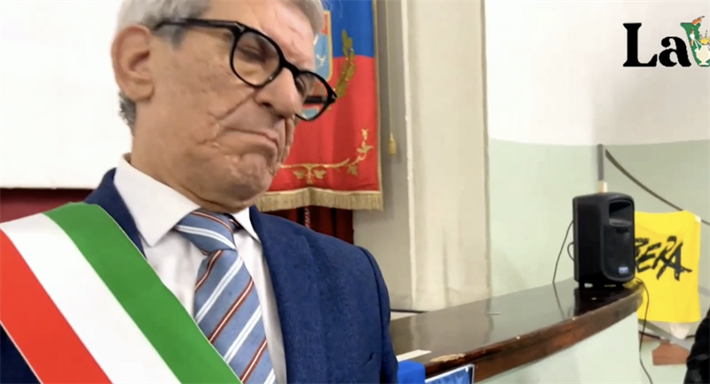 Il sindaco Pecoraro Il sindaco Pecoraro