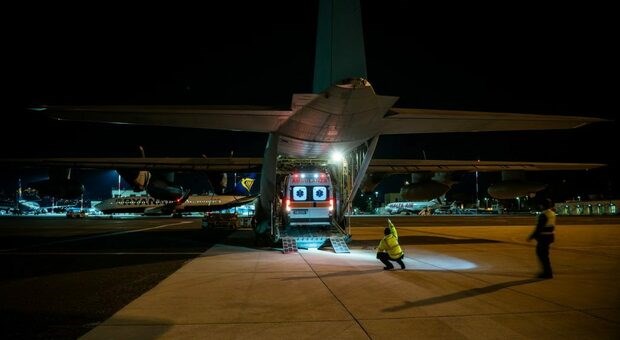 L'imbarco dell'ambulanza L'imbarco dell'ambulanza
