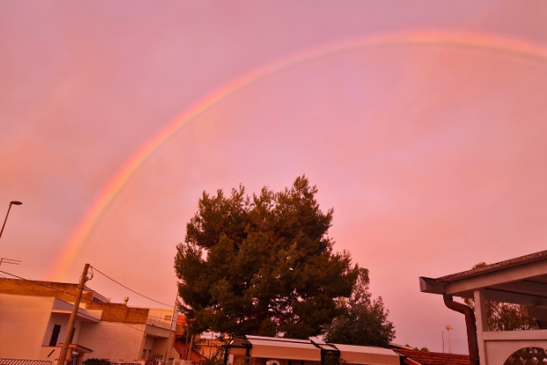 Arcobaleno e cielo rosa Arcobaleno e cielo rosa