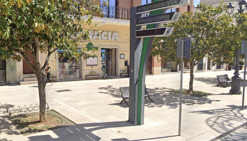 Rapina in farmacia armato di coltello