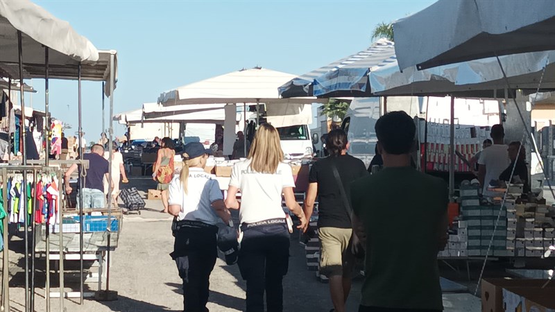 Mercaot del lunedì a Sava, l'arrivo dei vigili Mercaot del lunedì a Sava, l'arrivo dei vigili