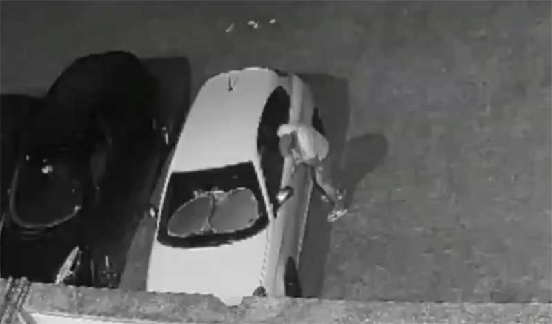 Il video del furto dell’auto ritrovata a Manduria