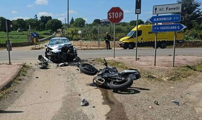 Frontale con la moto, muore giovane di 20 anni 