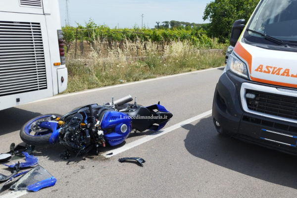Scontro moto trattore sulla Sava-Manduria, un ferito in ospedale
