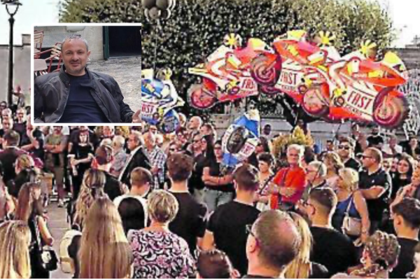 I palloncini a forma di moto ai funerali di Francesco Braccio