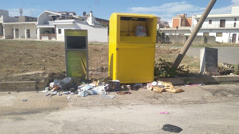Rifiuti abbandonati Rifiuti abbandonati