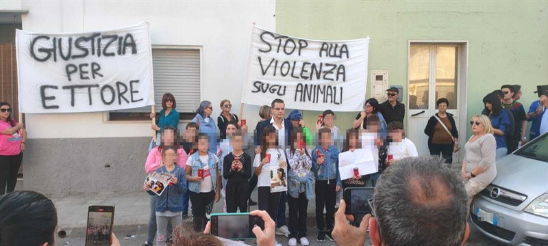 Rizzi tra i manifestanti a Uggiano Montefusco Rizzi tra i manifestanti a Uggiano Montefusco
