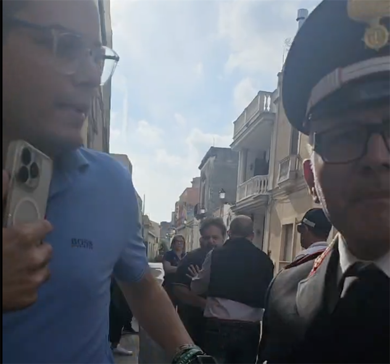 Rizzi contestato a Lucugnano Rizzi contestato a Lucugnano