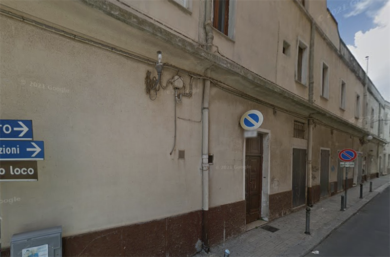 La facciata del teatro in via Pacelli