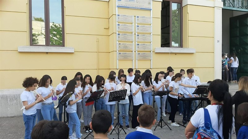 L'esibizione degli studenti L'esibizione degli studenti