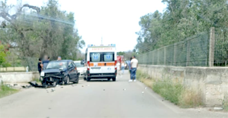 Scontro auto moto a Oria, giovane grave in ospedale