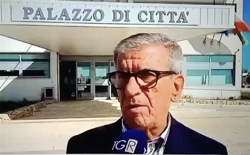 Il sindaco Gregorio Pecoraro Il sindaco Gregorio Pecoraro