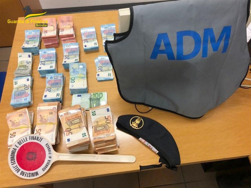 Banconote false, sequestrate per la somma di 12mila euro 